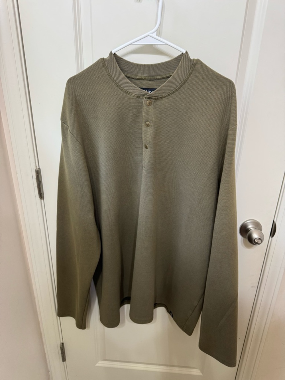 Out Yonder Company Long-Sleeve Henley Shirt in Olive Green